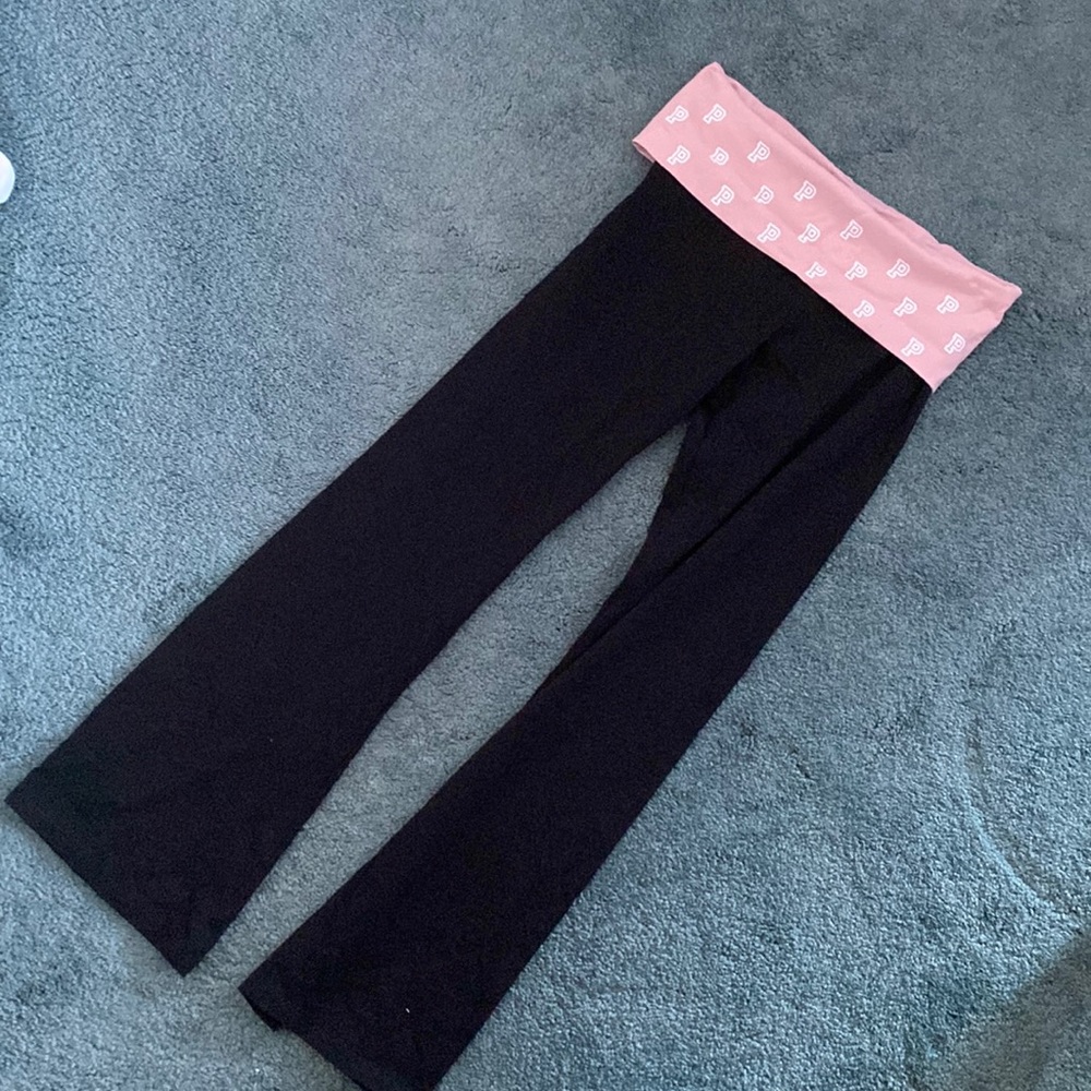 VS PINK YOGA FLARE PANTS SIZE LARGE